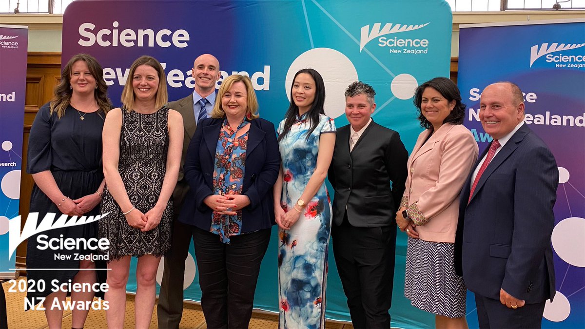 Big congratulations 👏 👏👏 to our winners at tonight’s #science4NZ @science_nz awards: Erica Williams (leadership), Erik Behrens (early career) &amp; the NIWA Invertebrate Collection team (team), below with <a href="/Megan_Woods/">Megan Woods</a>,  <a href="/drayeshaverrall/">Ayesha Verrall</a> and @niwa_nz CE John Morgan.