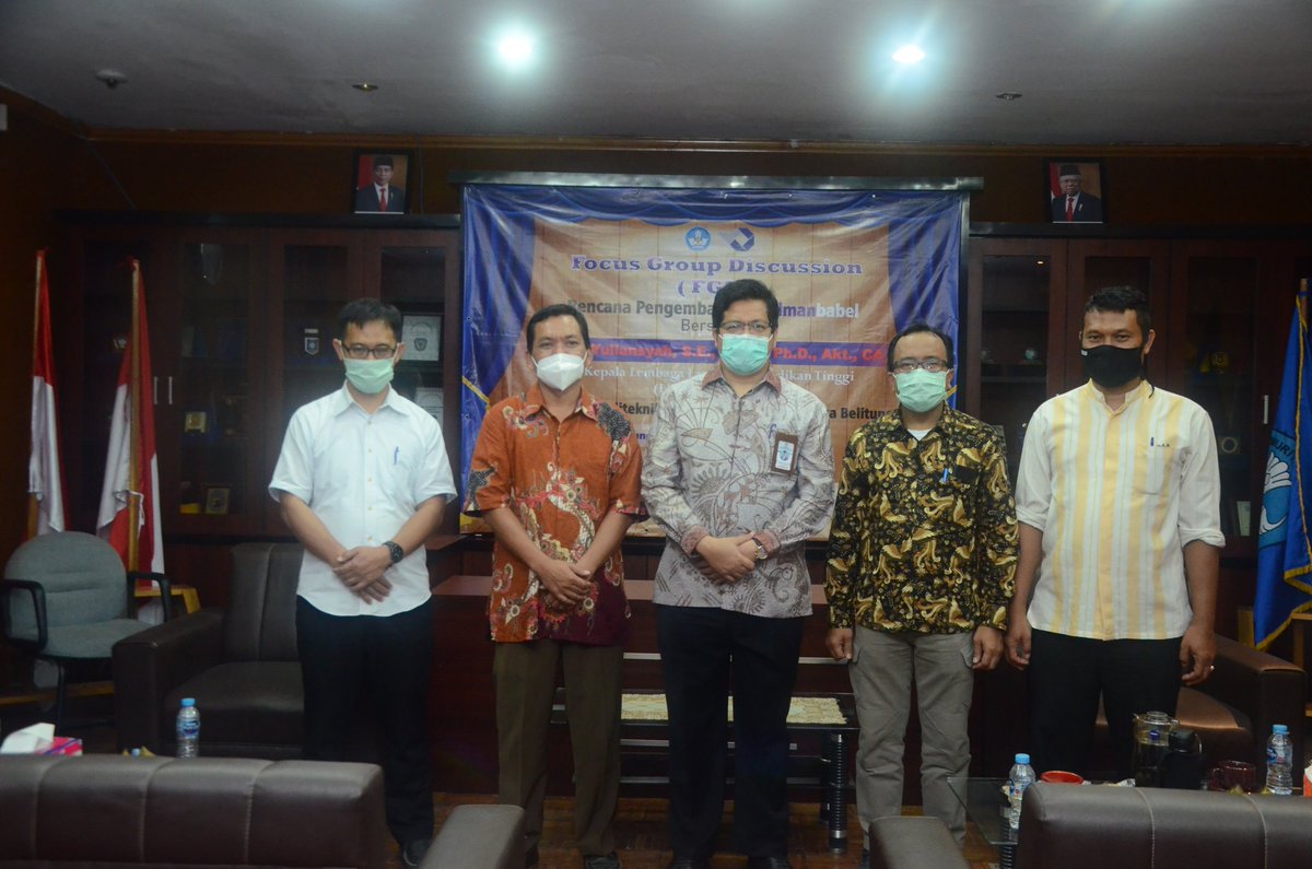 humaspolman's tweet photo. Selamat Datang Kepala Lembaga Layanan Pendidikan Tinggi (LLDIKTI) Wilayah II, Prof. Yuliansyah., S.E., https://t.co/cH5upadfBD., Ph.D., Akt., CA di Polmanbabel, Kamis 03 Desember 2020 dalam rangka FGD Rencana Pengembangan Polmanbabel.
@LLDIKTI2 
@DiktiVokasi 
@poltekahlinya https://t.co/qZ4zpwVUjv