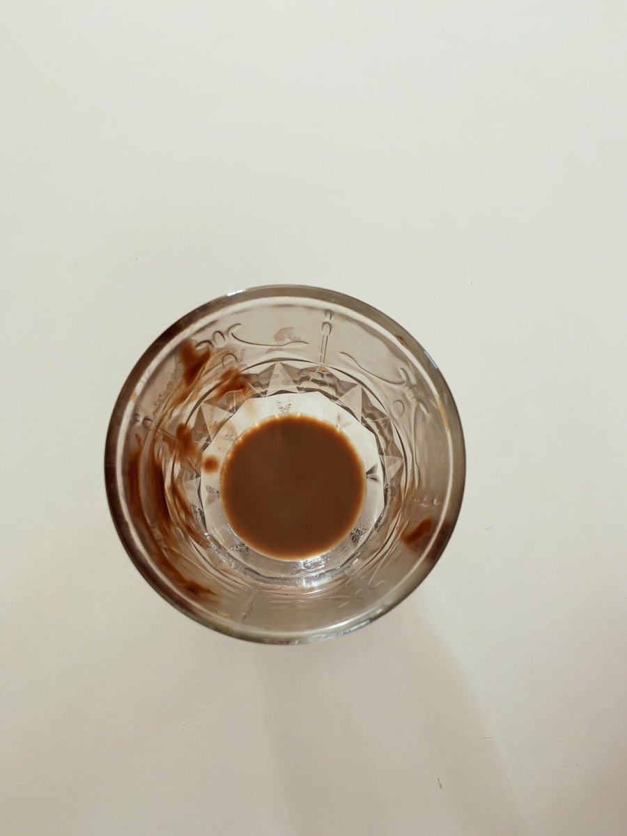 Xla1990's tweet photo. من فرط رقتها مال سطر القصيدة و انثنى . https://t.co/mH63BVfPXp