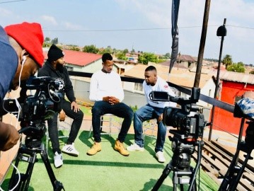 SowetoTVchannel's tweet photo. Catch the repeat of @footballconvers the Orlando Pirates longest serving player and captain Happy Jele.
#FCMeets | #football⚽ | 17:00 Every Tuesdays | Repeat Fridays 19:00 https://t.co/FdOW3FGDE3
