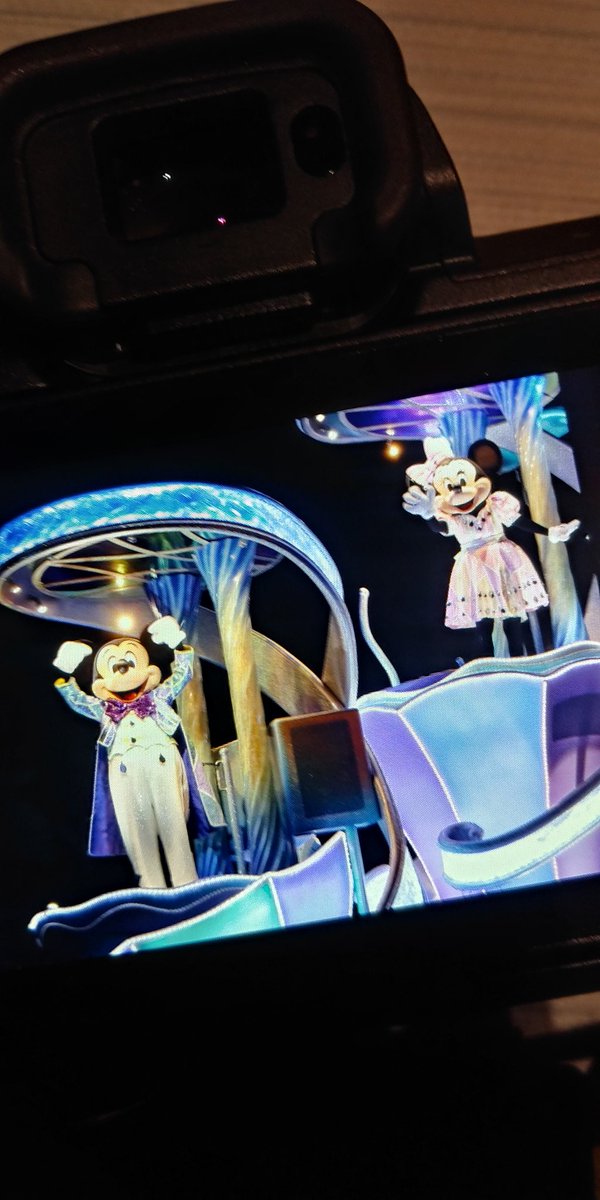 龍華 エスメラルダちゃんの警備隊隊長 ミッキーとミニーちゃんのはいた空気たくさん吸えて満足です 雨でもライナイみれたし キャラグリもちらほら見れたし 友達にも会えたし 抽選もいくつか当たったし やっぱディズニーすきだなぁ また来年会いに 龍華 エスメラルダちゃんの警備隊隊長 ミッキーとミニーちゃんのはいた空気たくさん吸えて満足です 雨でもライナイみれたし キャラグリもちらほら見れたし 友達にも会えたし 抽選もいくつか当たったし やっぱディズニーすきだなぁ また来年会いに