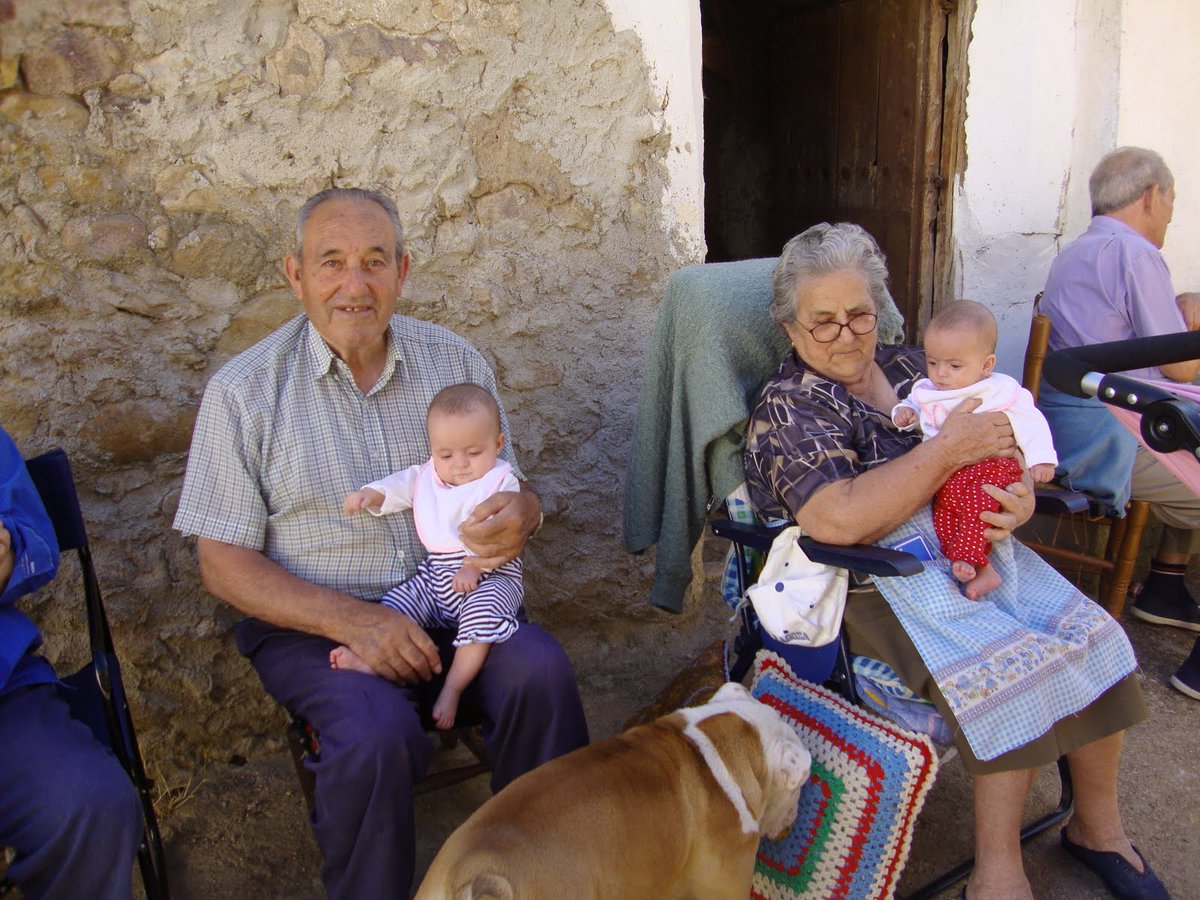 Sobrevivieron a una guerra civil, una posguerra, una dictadura pero no al COVID19. Una vida juntos y en dos días los dos se han ido. Una generación que se va. No son un número. DEP #coronavirus