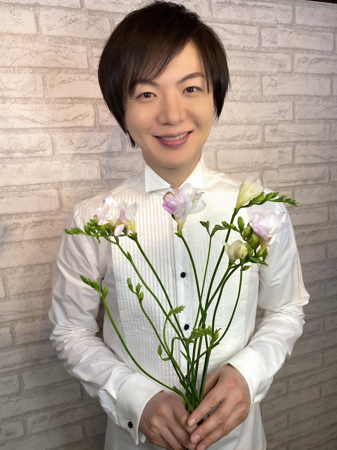 竹島宏スタッフ 公式 フリージア 花言葉は 友情 信頼 南アフリカのケープ地方 が原産地 フリージアの 名前の響きが美しい 正にひろネットな花言葉 信頼 今日も１日お疲れ様でした ひろネット 花言葉 花便り 花を贈ろう 花のある