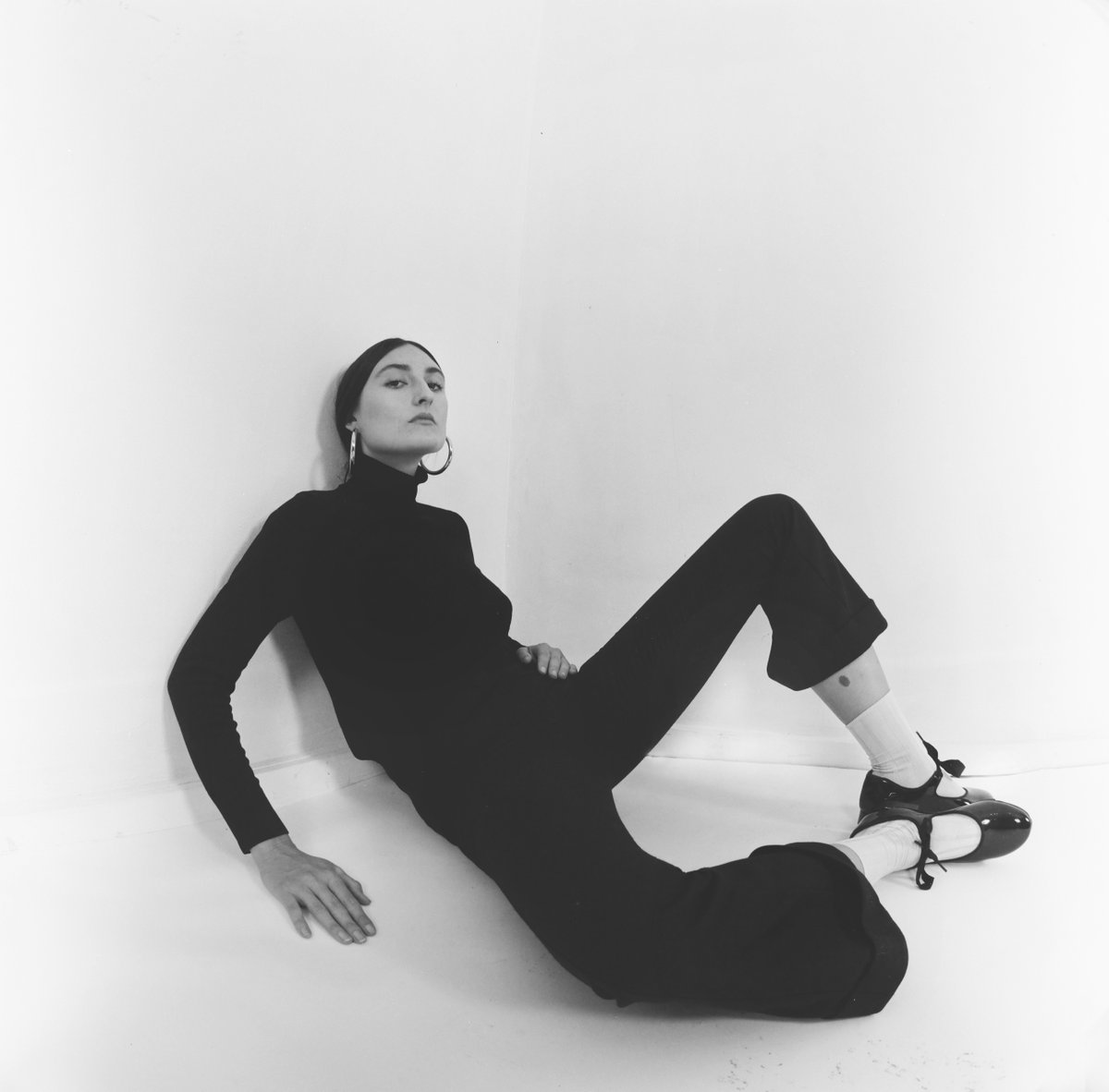 Listen to <a href="/_midnightsister/">Midnight Sister</a>'s "Foxes" right now and make your own damn day. 

midnight-sister.ffm.to/painting-the-r…