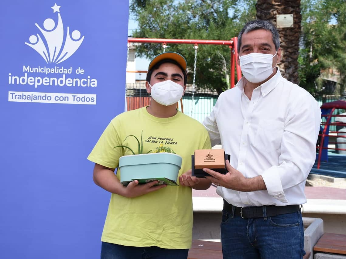 🎉🎉GRAN NOTICIA PARA INDEPENDENCIA🎉🎉
Este jueves el alcalde <a href="/Duranbaronti/">Gonzalo Durán</a> inauguró el Parque Mirador Viejo, centro deportivo y de recreación que cuenta con 16.000 m2 de áreas verdes. Tiene cancha de fútbol, muro escalada, sala de musculación y juegos de agua, entre  otros 👏.