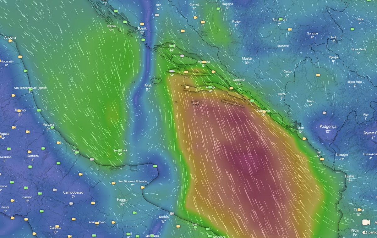 wow! ta čudesna metereološka podjela Jadrana na sjeverni i južni kod Punte Planke nedaleko od Rogoznice i evo situacije za udžbenike! na rtu 1 čvor vjetra, na Kornatima više od 15 tramontane, a na Lastovu više od 30 juga! a evo i zgodnog članka loverogoznica.eu/hr/crkvica-sv-…