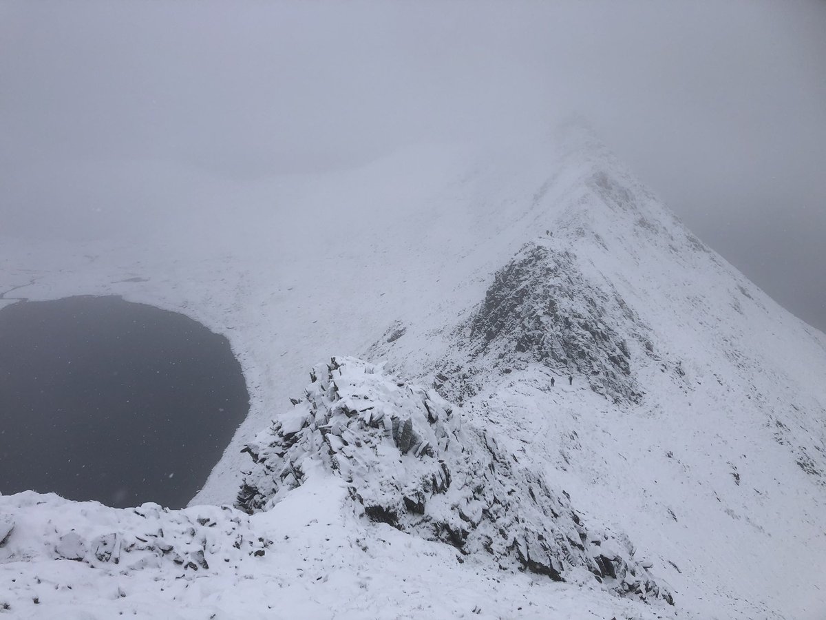 2-3 inches of fresh snow has fallen overnight and today on high ground. Lovely to look at but unconsolidated snow directly onto rock makes progress difficult and potentially dangerous. This ridge is not a place to slip! #stridingedge #summitsafely
