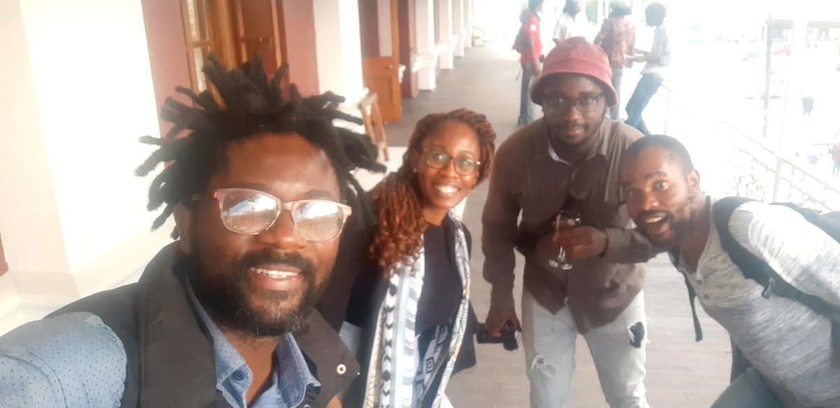 melody_vee_'s tweet photo. When @kgosinyathi gives you a lecture about not posting the pics☺ #PowerplayBYO is officially open! So good to see @MgciniNyoni and @KBMpofu in the flesh! #southernafricaarts #arebytegallery https://t.co/PsipFvAnUp