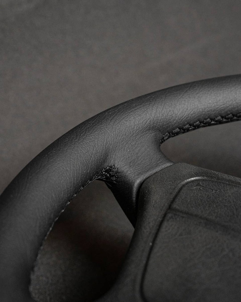dclassauto's tweet image. Mercedes W124 wheel we retrimmed in black Mercedes grained leather with matching black stitching. #dclassauto #mercedes #w124 #eclass #retrim #trimming #autoupholstery