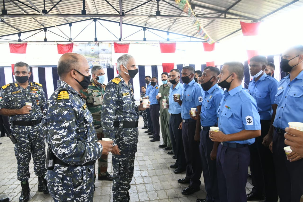 Defence Decode X Indian Navy s new camouflage uniform will replace the Dress No. 10A light blue half sleeve shirt and navy blue trousers has been introduced for officers. Sailors will get it