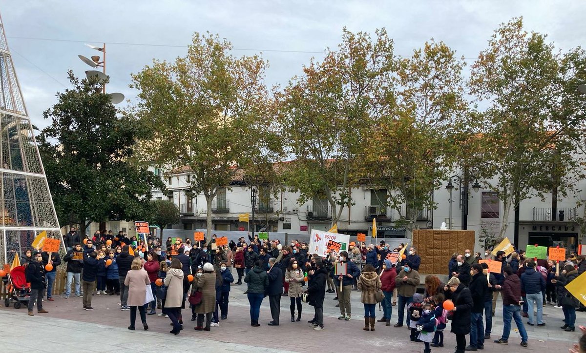 BeatrizFsie's tweet photo. 📢 📢 Hoy Getafe dice alto y claro:
🗣️ NO es Nuestra Ley 🎗️
🗣️ NO es el momento.🎗️
🗣️ NO son las formas🎗️
@fsiemadrid 🍀
#GetafeEsCONCERTADA #GetafeEsESPECIAL #ConcertadaNoSeToca
#SomosFSIE
#FSIEesConcertada #FSIEMadridAtuLado #LOMLOE #Especial #Concertada #Educación https://t.co/Qa0e7dknVD