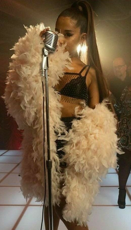 ariana grande and mariah carey as each other. a thread: