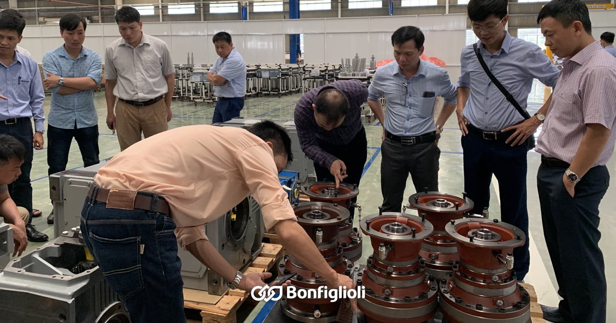 Bonfiglioli_'s tweet image. Last month our #Bonfiglioli #Vietnam Plant had the pleasure to host some customers of the Heavy Industry!
 
It was an incredible occasion to show them how this factory is specialized in the production of top class electric #motors &amp;amp; #gearboxes for different industries.