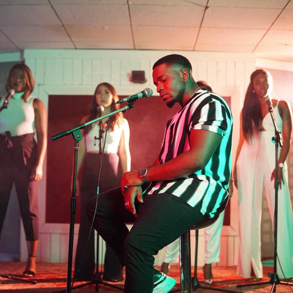 D’abord attiré par l’univers du théâtre et de la danse, Tayc s’oriente progressivement vers la musique et l’écriture. Entouré d’amis et de professionnels, il prend vite conscience qu’il est en capacité d’utiliser sa voix et son talent d’écriture pour "faire carrière".