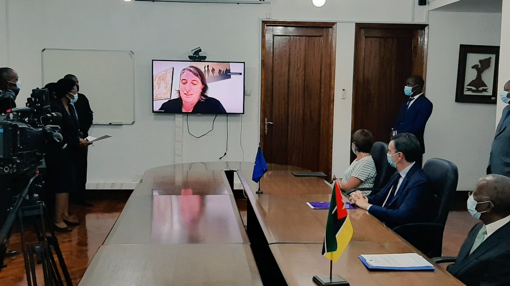 SBeneditoGaspar's tweet photo. Financing contract just signed in Maputo between the #EU🇪🇺, @EIB and the Govt 🇲🇿 on a credit amount of 110M💶 to fund post-cyclone initiatives focused on climate change resilience, support for #reconstuction, increased water supply and rebuilding cyclone- damaged infrastructure. https://t.co/RMw3O6Ievl