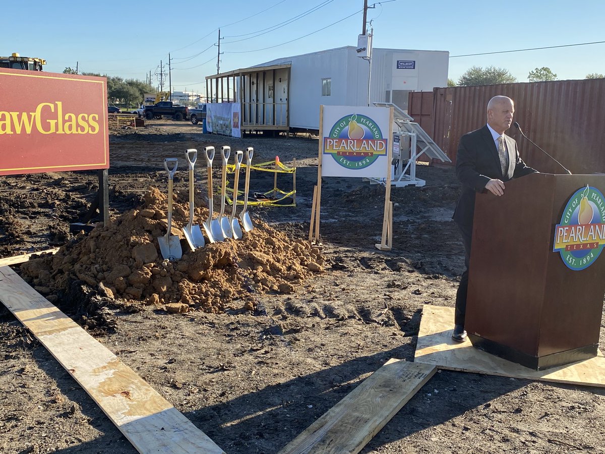 jayhawkmi's tweet image. Groundbreaking week as we formalize construction start new public library, operated by @BrazoriaCounty Library System.  New 39k sq ft bldg on beautiful site on Shadow Creek Pkwy. Great staff + contract/design team to bring lifelong-learning asset. @SpawGlass1953  @PGALdesign