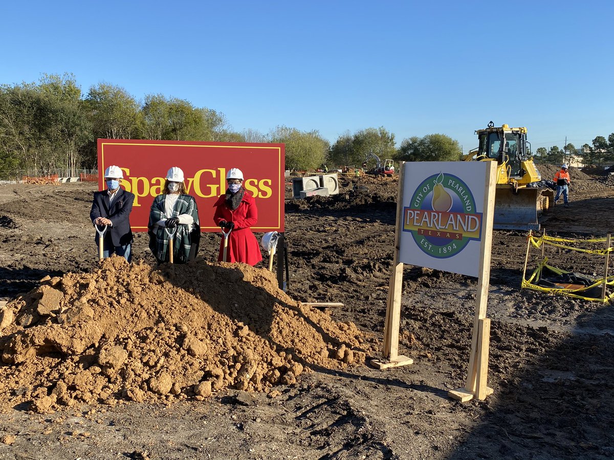 jayhawkmi's tweet image. Groundbreaking week as we formalize construction start new public library, operated by @BrazoriaCounty Library System.  New 39k sq ft bldg on beautiful site on Shadow Creek Pkwy. Great staff + contract/design team to bring lifelong-learning asset. @SpawGlass1953  @PGALdesign
