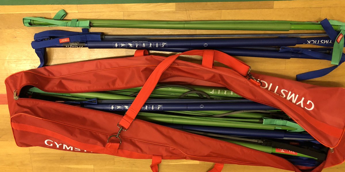 ruutuikkuna's tweet photo. To illan #gymstick takana hikisesti, vähän tämmönen ’keppien päivä’ kun kävin jo kainalosauvat hakemassa valmiiksi! 😐 https://t.co/oVQ28X23GA