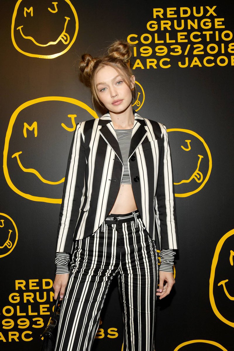 Gihadidarg's tweet image. 🔃| Gigi en el lanzamiento de la colección grunge de Marc Jacobs Redux en Nueva York.
(3/11/18)