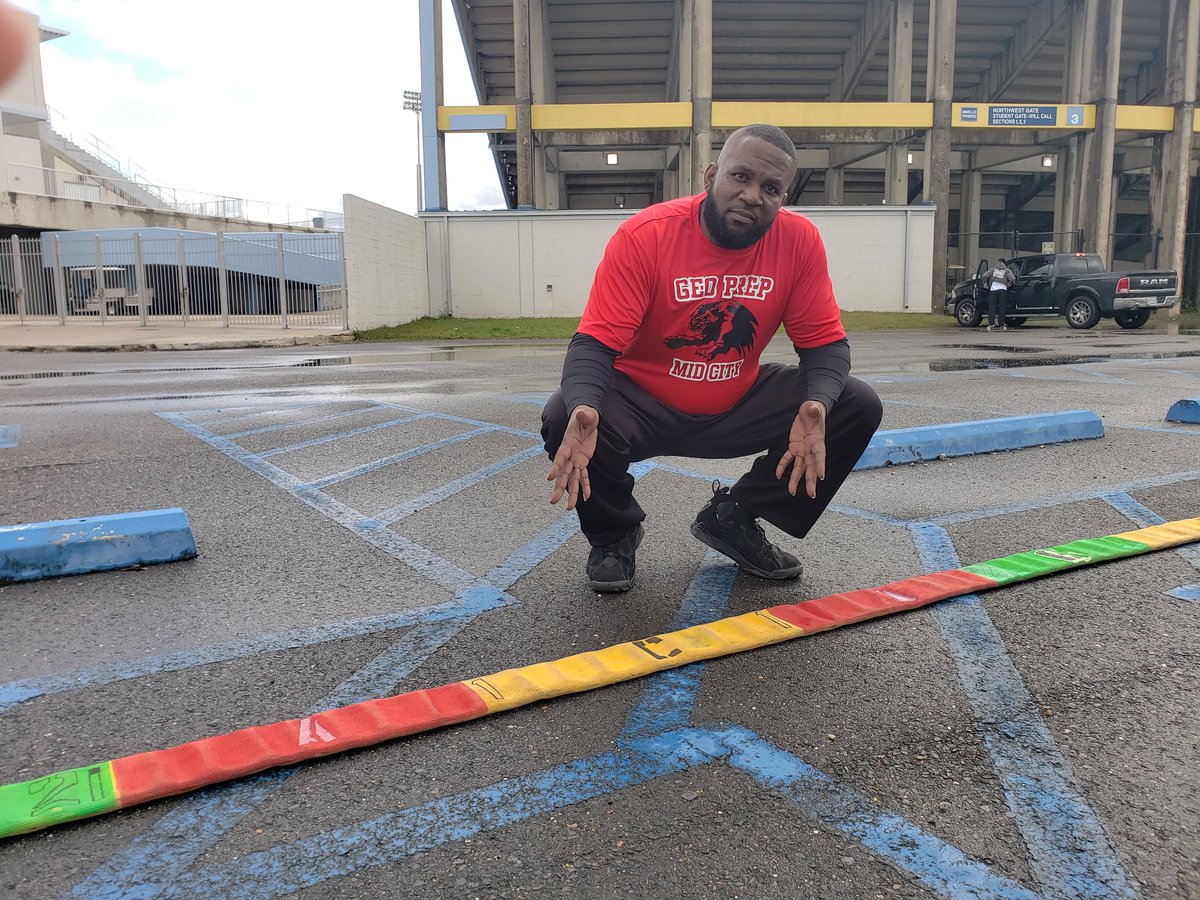 CoachBev2's tweet image. I was taught by some of the best OL/DL Coaches, and also played with or against some of the best OL/DL in the COUNTRY!!!!! So we will be the KINGS of OL/DL!!! #DemTrenches #MyPlayground