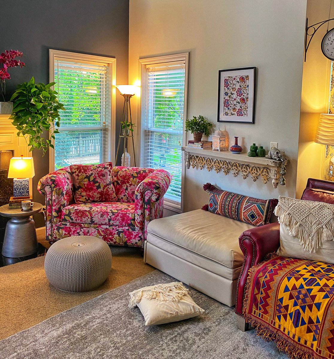 goodhomesindia's tweet photo. With a lake next door, Shilpi Chaturvedi’s family home in Chicago sums up everything you need to know about eclectic styles.
Photography courtesy by @cshilpkari
#goodhomesmagazine #shilpichaturvedi #natureinspiredhome #hometour #fallhome #fallinteriors https://t.co/J59QcgLlIO