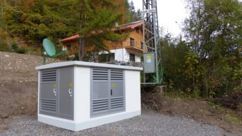 THEnergyNet's tweet photo. Interesting read!
This @PowerTransforme article shows how an #SF6free future of #DistributionGrids could look like!
@SiemensInfra developed with @NetzeBW an intelligent &amp; sustainable distribution substation.
https://t.co/WtT0y1IYiz
#SiemensInfluencer cc: @bdew_ev @Stefan_Hajek https://t.co/Sk6qLHxXFu