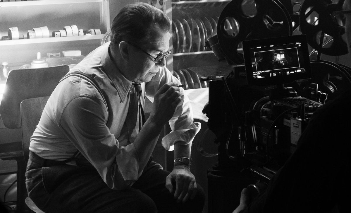 levmauc's tweet photo. Mañana David Fincher regresa a Netflix tras seis años sin estrenar película con MANK, aclamada por la crítica como una de sus mejores películas y todo un maravilloso homenaje a la historia del cine, al Hollywood de los años 30 y al duro proceso de creación. https://t.co/yl48O71gsu
