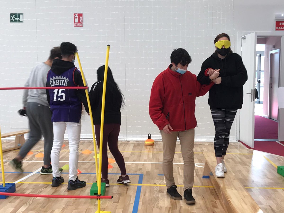 CepUcjc's tweet photo. ¿Qué se siente al moverte sin poder ver? ¿Cómo es la sensación de jugar al baloncesto en silla de ruedas? Actividades de concienciación muy importantes para nuestros jóvenes.
Aún queda tiempo, ¡te esperamos en el polideportivo!
#DiscapacidadConOrgullo #Valores #Deporte #TSEAS #FP https://t.co/4GzwJvs65d