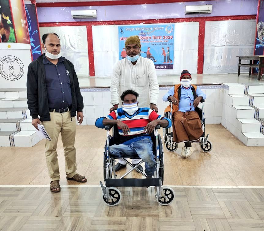 CCLRanchi's tweet photo. #TeamCCL celebrated  #InternationalDayOfPeopleWithDisability 

25 wheelchairs were distributed in Kathara and Dhori Area, among the Divyangs.

#Masks, #Sanitizer and face shields were also provided to all beneficiaries.

#CclCsrInitiative #IDPWD2020 https://t.co/aPuIsRy4PI
