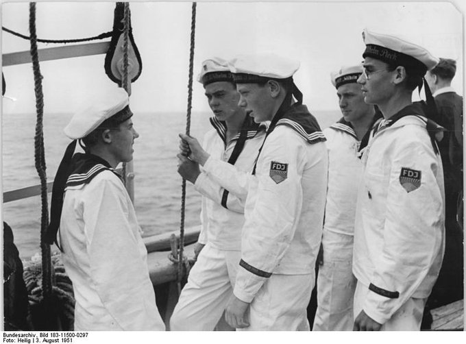 軍服のtwitterイラスト検索結果