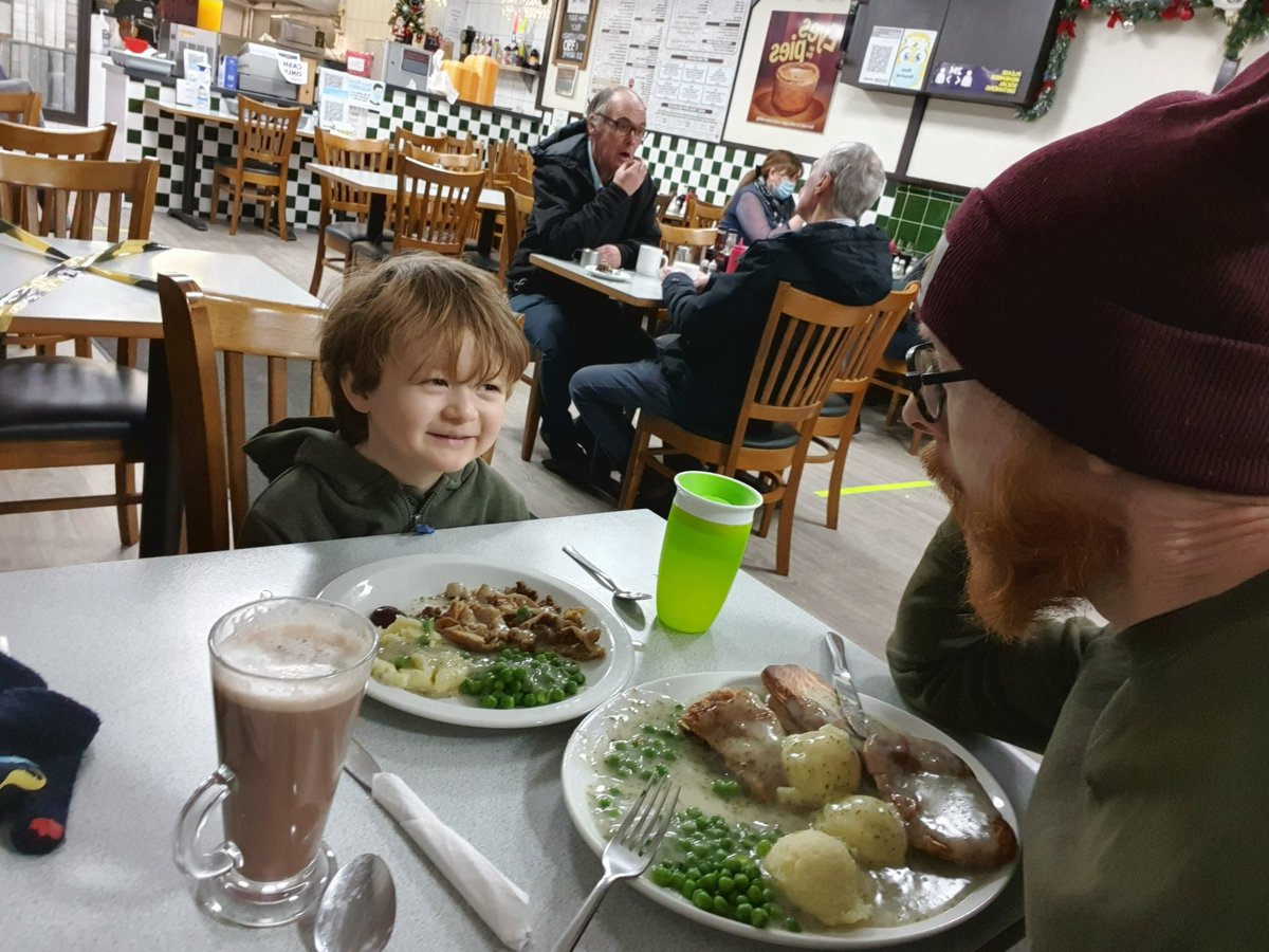 Rob_Berry81's tweet photo. @jessicajcasting Just banged out a pie & mash for lunch #nummed #lifegoals https://t.co/R33FGoNN0a