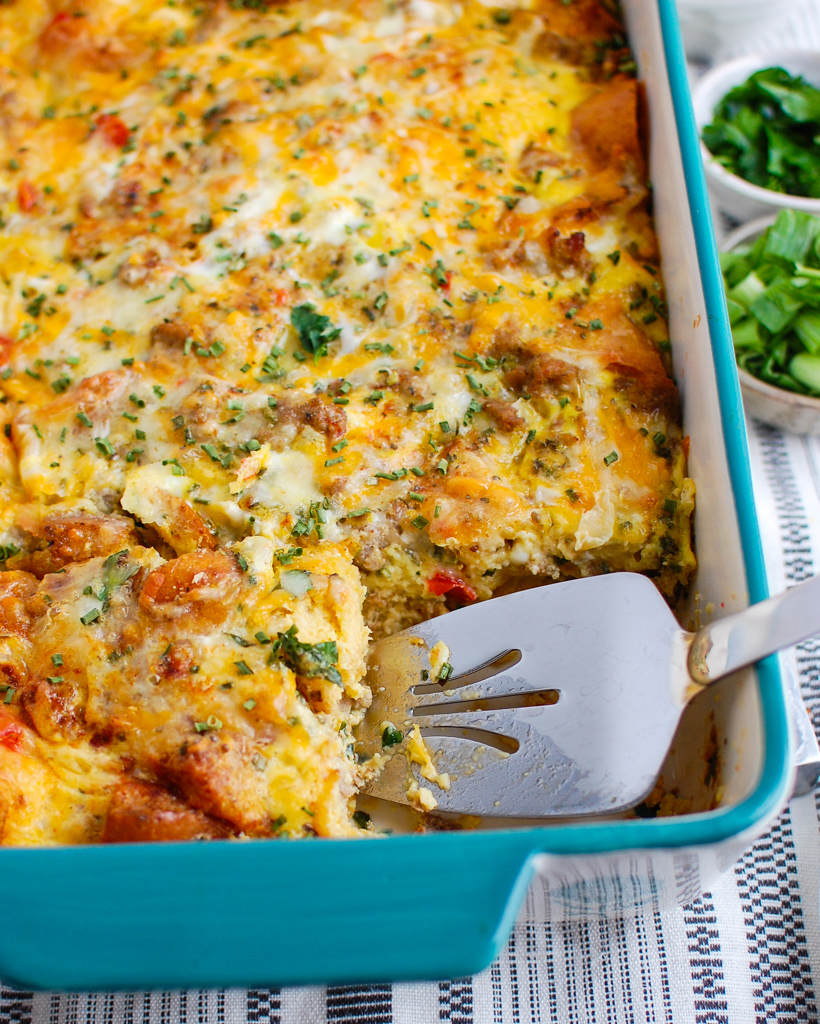 OhioEggFarmers's tweet image. We don’t mean to be cheesy, but @ACedarSpoon’s Cheesy Egg &amp;amp; Turkey Sausage #Breakfast Casserole is eggs-traordinarily delicious! This quick #recipe can be prepped ahead in just 15 minutes and stays fresh in the fridge for up to 5 days. bit.ly/3d8FNmk