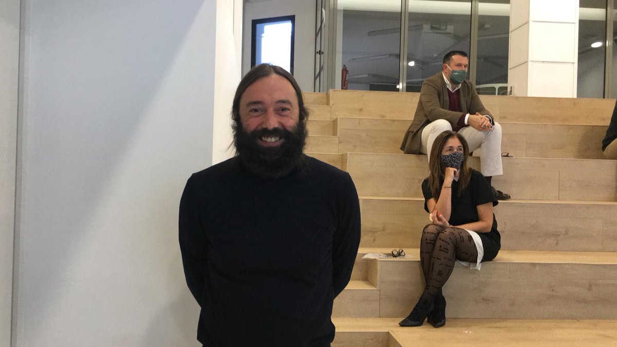 AMKT_es's tweet photo. ¡Concluimos la presentación de la XIII edición de los #PremiosMKT! Muchas gracias a todos los asistentes virtuales; a nuestro anfitrión, @IMFFORMACION; a nuestros patrocinadores, @equmedia, @HavasVillageES y #QualityMedia y al nuevo jurado (@iosoro). 🏆
@CeliaCanoG @vcondes https://t.co/5F4EHdWkpb