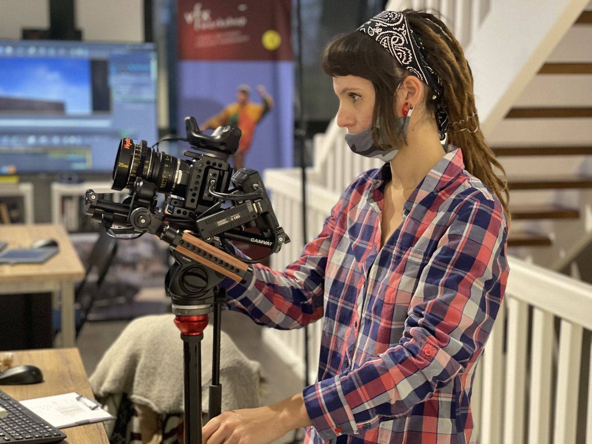 vfx_workshop's tweet photo. First tests of our « MandaCam », our Mandalorian tech inspired camera ! #Mandalorian #VirtualProduction #UnrealEngine #RealTime3D #RealTimeCGI #VirtualCamera #LedWall #VFXWorkshop #School #VFX #3DStudent #VFXStudent https://t.co/o1ilxXtSQm