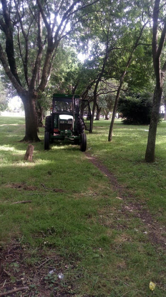 DelegPuertoMGP's tweet photo. 🚧🚜 Realizamos tareas de mantenimiento y corte de pasto en la Plaza 39 ubicada en el 📌 Barrio Punta Mogotes. #TenemosTodo @gmontenegro_ok @nicolauria @munimardelplata https://t.co/35kGuDKP3F