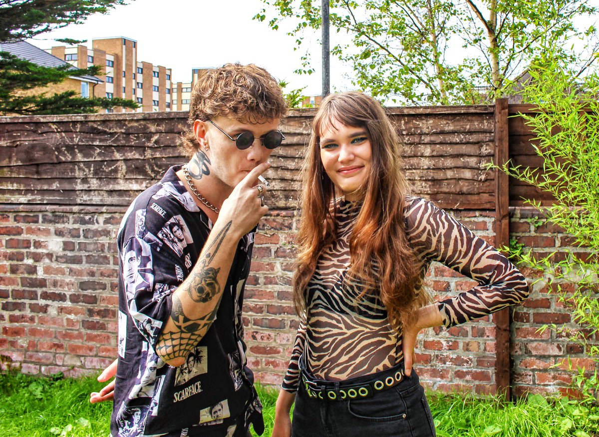 calvalouise's tweet photo. Come join us TONIGHT at 11:00 pm UK TIME on @STRANGEBONES Youtube channel for a live chat and the premiere of NINE LIVES' music video (https://t.co/Ip3WWbTk2E)!!! 🎉🍾And thanks again to the legend @jackxsaunders for giving NINE LIVES its first spin last night on @bbcradio1!💗 https://t.co/9pNitTDVFs