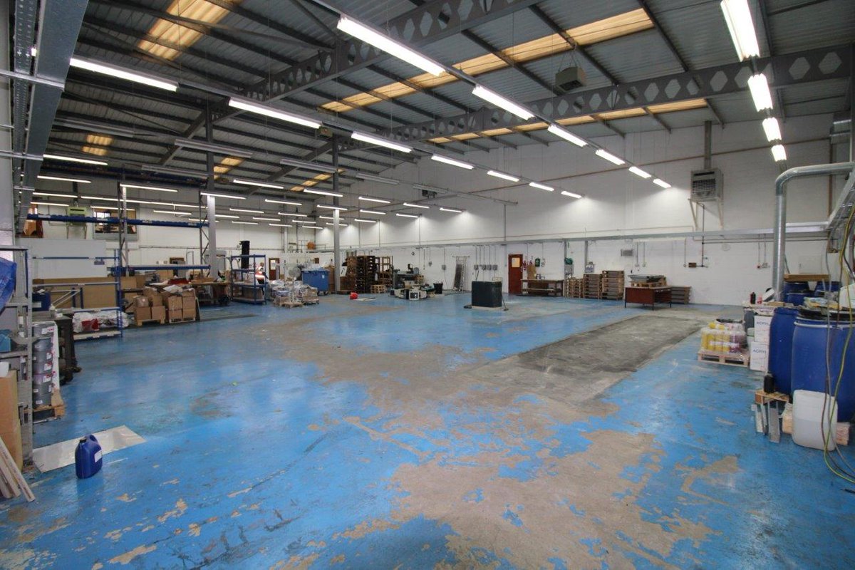 wardsurveyors's tweet photo. **FOR SALE - DETACHED INDUSTRIAL UNIT WITH LARGE YARD - 13,029 SQ FT (1,210.4 SQ M)**

Comprising a mid-1990s purpose-built office/industrial facility in #Hinckley.

Email hward@wardsonline.co.uk for further details. ✅

#commercialproperty #industrial #warehouse #goldentriangle https://t.co/01gNoOqL9S