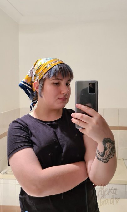 I wanna send someone cute pics of my body anytime I see a mirror 😔 https://t.co/8S04AQMZwf