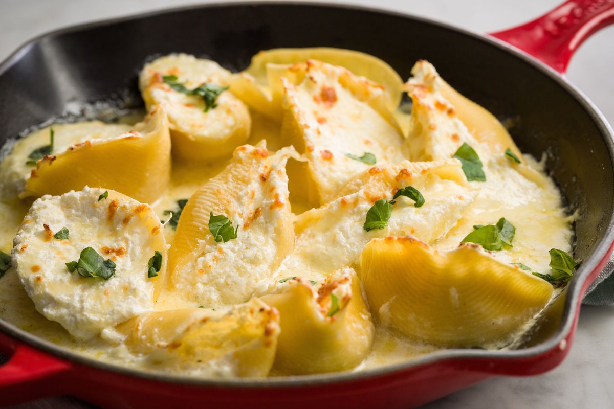 PAULRAVIOLI's tweet photo. It’s confirmed.....12/7 between 4-6 PM EST NYR is on air serving Classico Cheese Stuffed Shells, Spinach Stuffed Shells and Four Cheese Stuffed Shells on QVC Network. #QVC #stuffedshells😋 #holidaymenuideas #newyorkravioliandQVC #December7@4PM https://t.co/R6CNy0tTqz