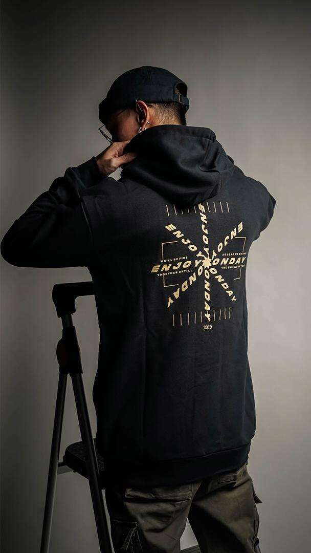 "JOLIE" NAVY PULLOVER HOODIE 
idr 325K 
_

FLEECE
PRINT LOGO
PRINT LABLE INSIDE
PULLOVER HOODIE WITH PLASTISOL SCREENPRINTED
_

More Info &amp; Order :
SMS/WA: 08222000.2315
LINE : Enjoymonday15
_

Shopee.co.id/enjoymonday
Tokopedia.com/enjoymonday
_

FREE STICKER PACKS