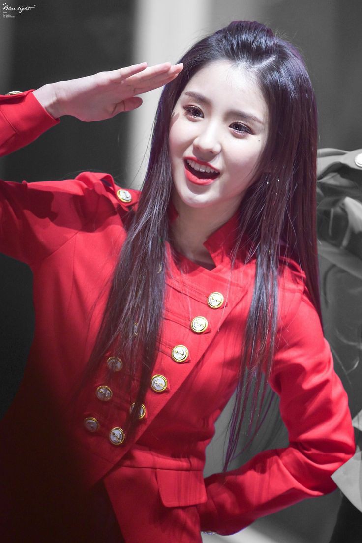 1. Amber as HeejinWell uh, Heejin's animal are rabbit so? Also Amber is the first character introduced to us (exclude mc) and Heejin is the first girl of LOONA.