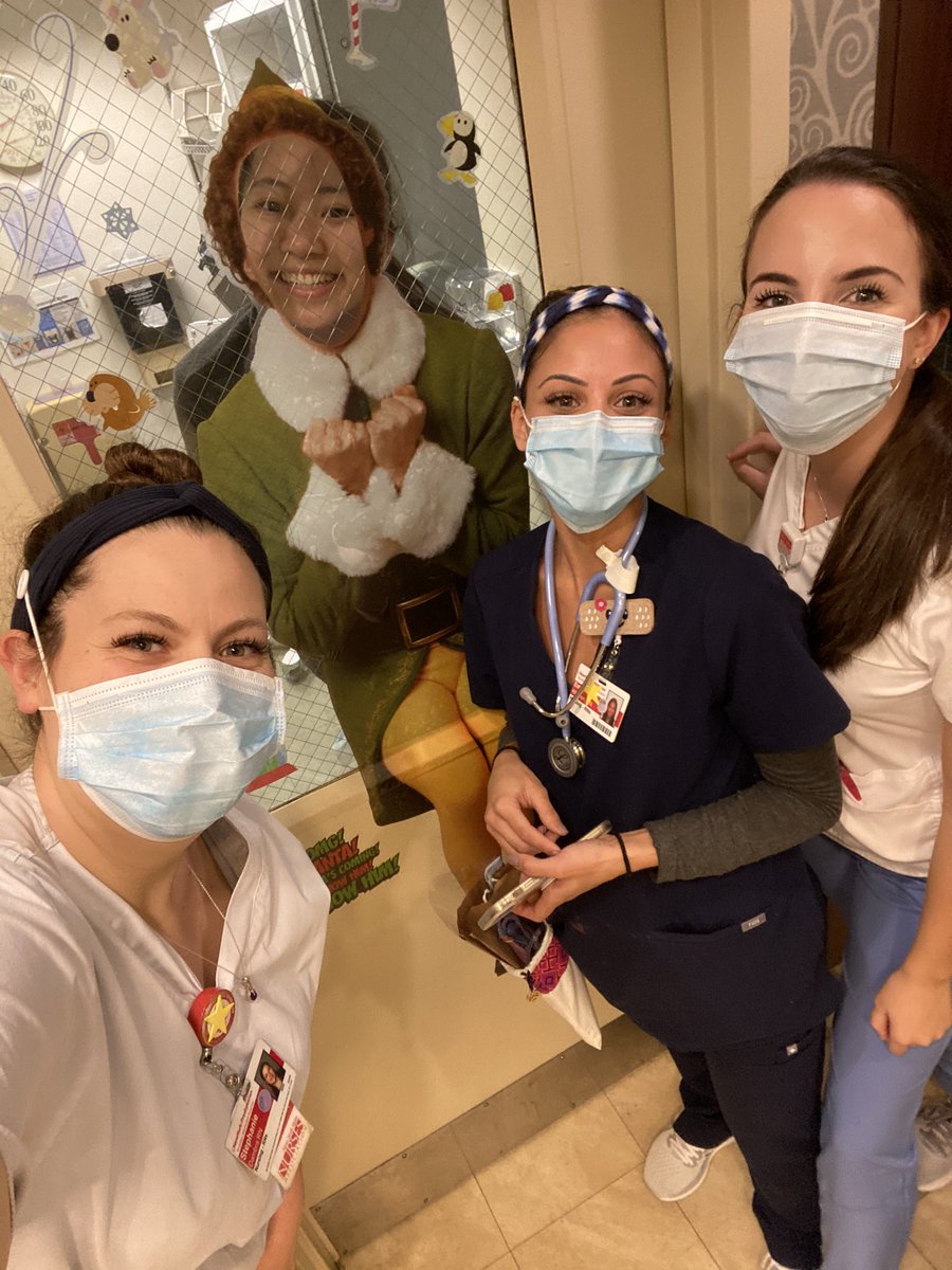 5Infill's tweet photo. Night shift getting into the holiday spirit! 🎄Come to Infill 5 &amp; take an “Elfie”! 😬 #Elfie #HappyHolidays #CovidChristmas @AishaD_Miller @ErnestoPMir @NYPBrooklyn https://t.co/JbOfn2eF7m