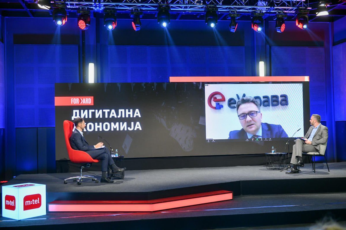 kancelarijaITE's tweet photo. . @Mihailo72J је и ове године учестовао на #ForwardConference у организацији @mnrvoid_rs
@Vlada_Srpske и представио резултате и планове Србије на пољу дигиталне трансформације. Одлична дискусија са @rsrdjan #RoiShaposhnik @ruppchristian https://t.co/mfSSfTZsxN