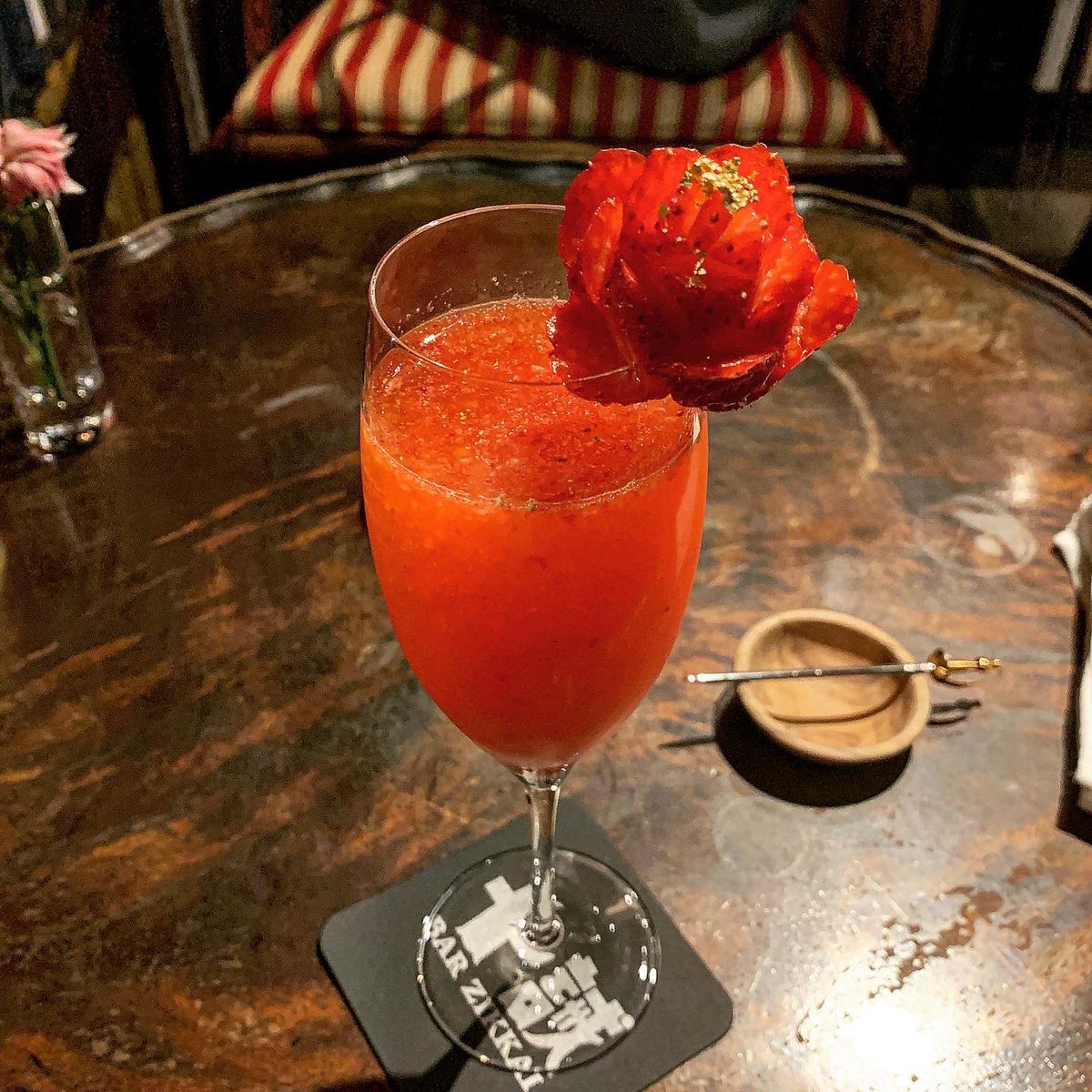 にるぎり 銀座十誡さんクリスマス仕様になってた 青い鳥イメージカクテル スイーツプレートがとてもかわいい フルーツカクテルについてきた飾り切りのイチゴもきれい にるぎり 銀座十誡さんクリスマス仕様になってた 青い鳥イメージカクテル スイーツプレートがとてもかわいい フルーツカクテルについてきた飾り切りのイチゴもきれい