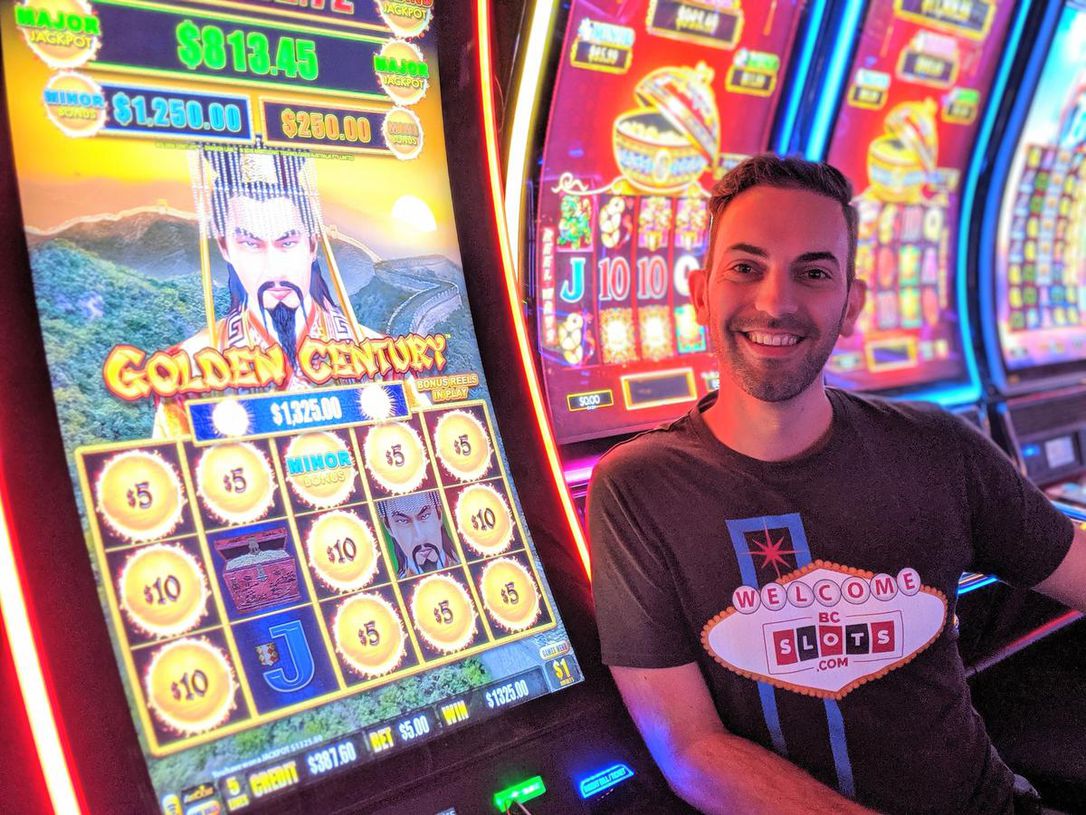 Full-time job playing slot machines? This Canadian is living the dream