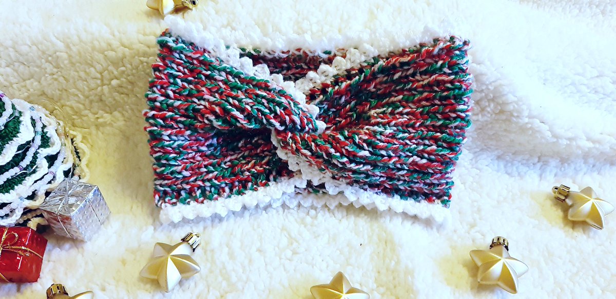 brittas_world's tweet photo. Headband With A Twist - Christmas Look 🎄

#knitting #handmade #headband #headbandwithatwist #fashion #clothes #freestyle #bernat #yarnlover #yarnaholic #yarnaddicted #christmassy #makersgonnamake    #workingwithmusic #ilovewhatido #makeithappen #smallbusinessowner https://t.co/5NQnyn7SuG
