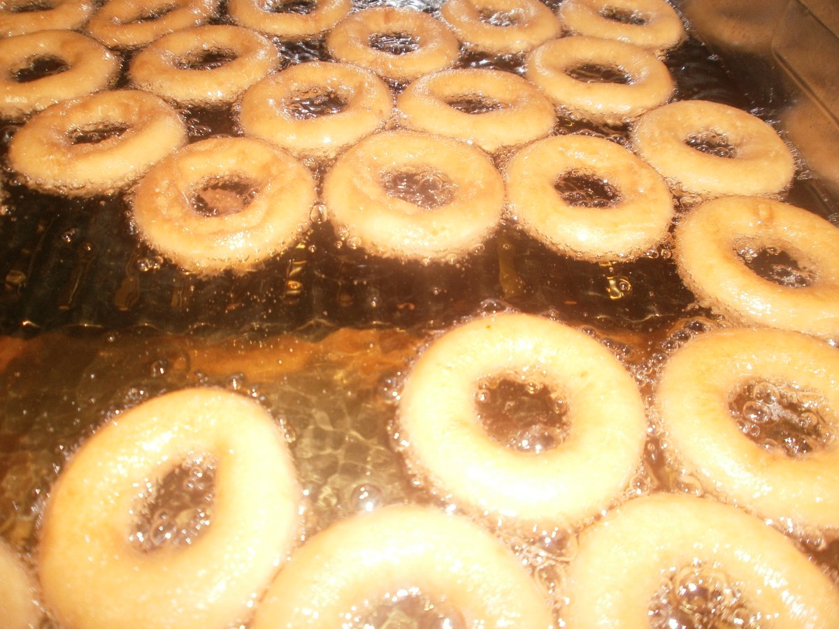 doughnu03107821's tweet photo. 🎉🎉🎉まんぷく🍩＋給付　ぷくぷく😋プレゼント企画😋 No.37🎉🎉🎉

🎁ドーナツ１００個＋もちキナコ３０個 ＋1000円ギフト券🎁

➡１名様🎉🎊🤩🎊🎉

🚚遠方➡cool宅急便とか🚚

🍩応募方法：フォロー💥+ RT💥とか💫🎶

🍩〆切：12月13日💫🎶

🍩当選発表：当垢にて💫🎶

🍩抽選：厳選したり💫🎶 https://t.co/s0Q6lGK2Cp