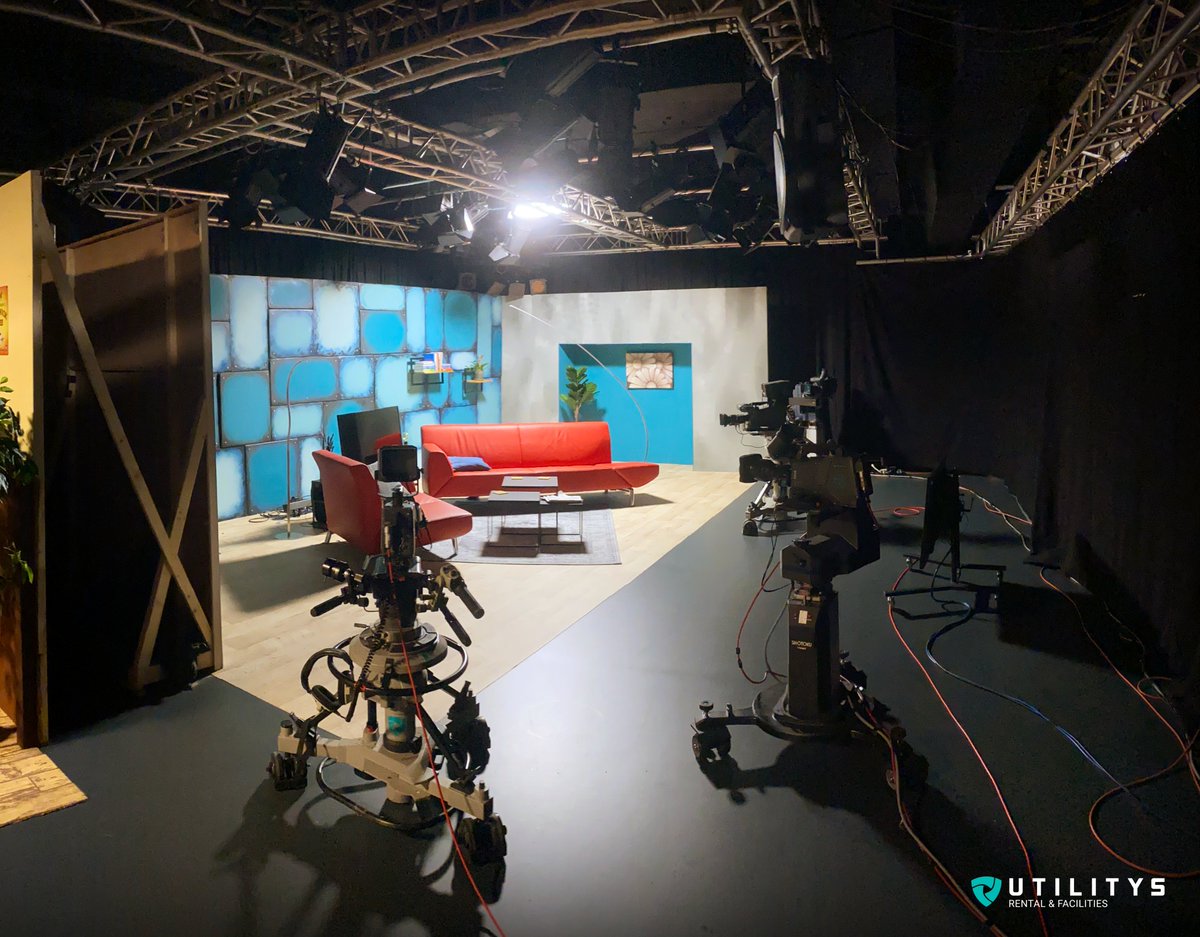 Webinar, pubquiz of een ander online event organiseren? In Heerenveen beschikken wij over een studio van 180 m2 met ruimte voor meerdere decors en met professionele, bemande en remote camera’s. Benieuwd naar de mogelijkheden? utilitys.nl/contact #onlineevent #tvstudio