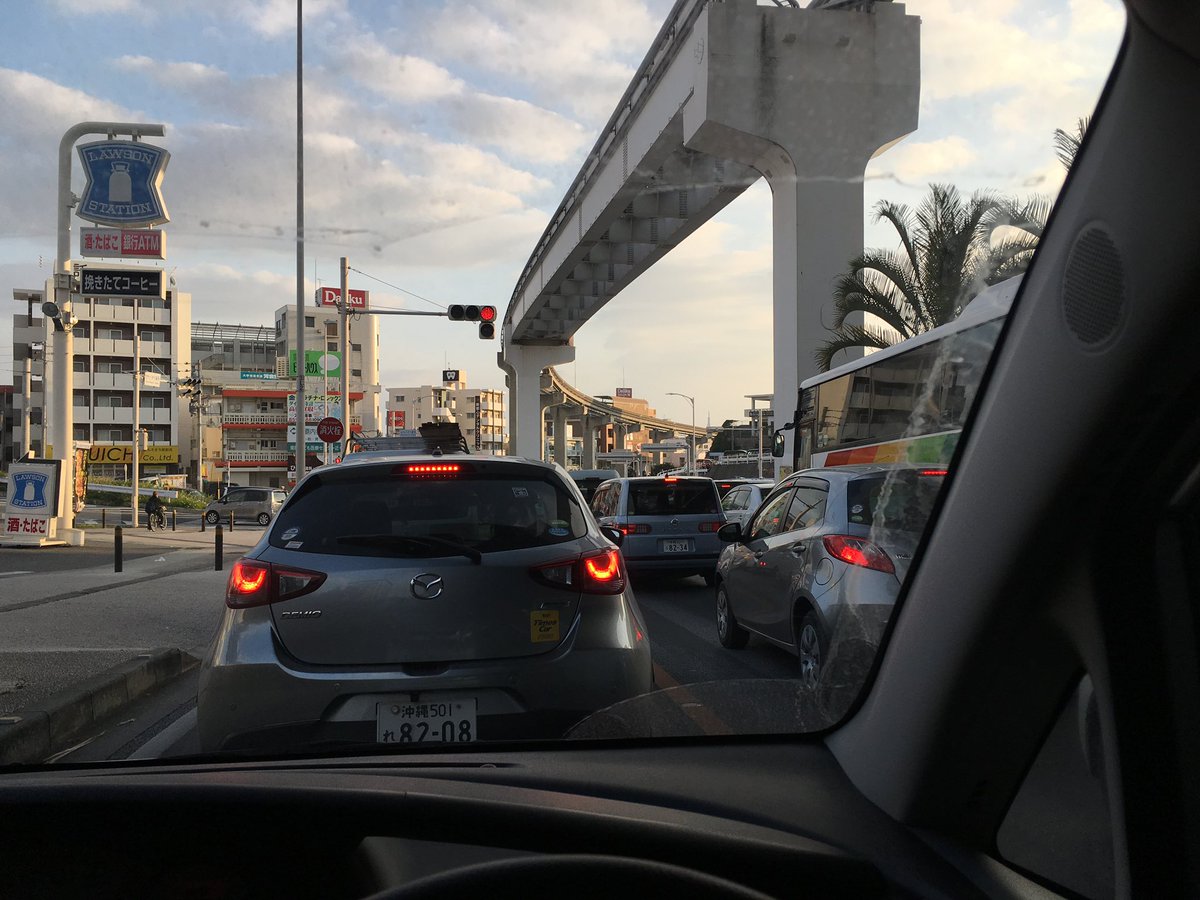 ryukyu893's tweet image. 那覇のクソみてえな渋滞も今となっては懐かしいな

今じゃ沖縄で乗ってた軽の10倍する値段の車で夜の首都高でイキリ散らしてる