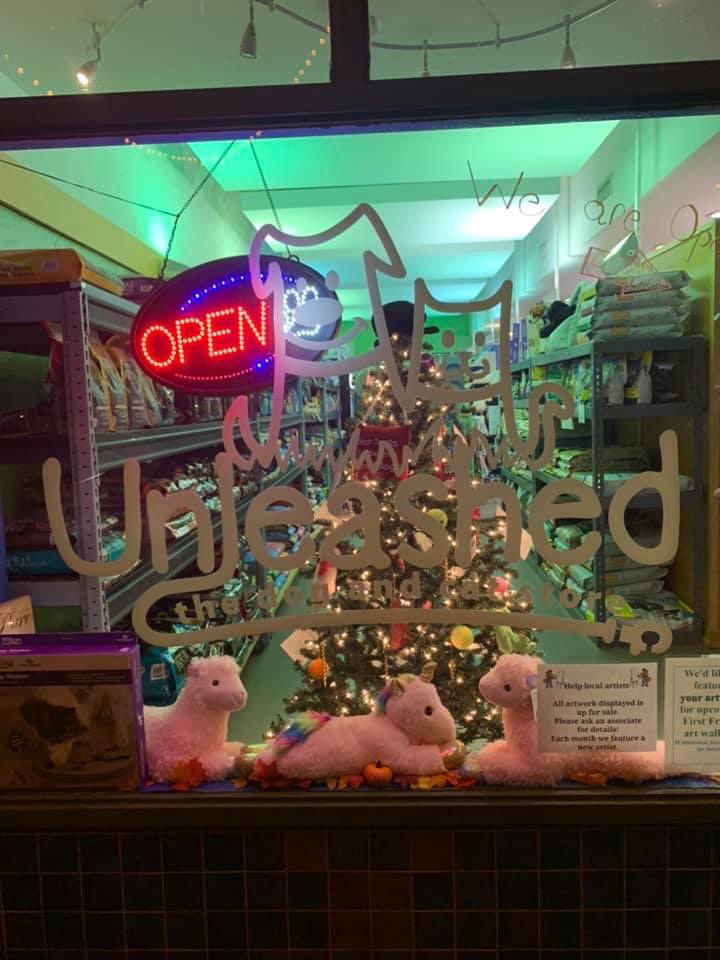 themeritpitbull's tweet image. There’s a MPBF #donation tree @Unleashed_CM to help our fosters this holiday🎄🕎
👉🏿Located in downtown Raleigh at City Market you can shop for all your best furry pals & ours.
Thank you for your generosity this year❣️